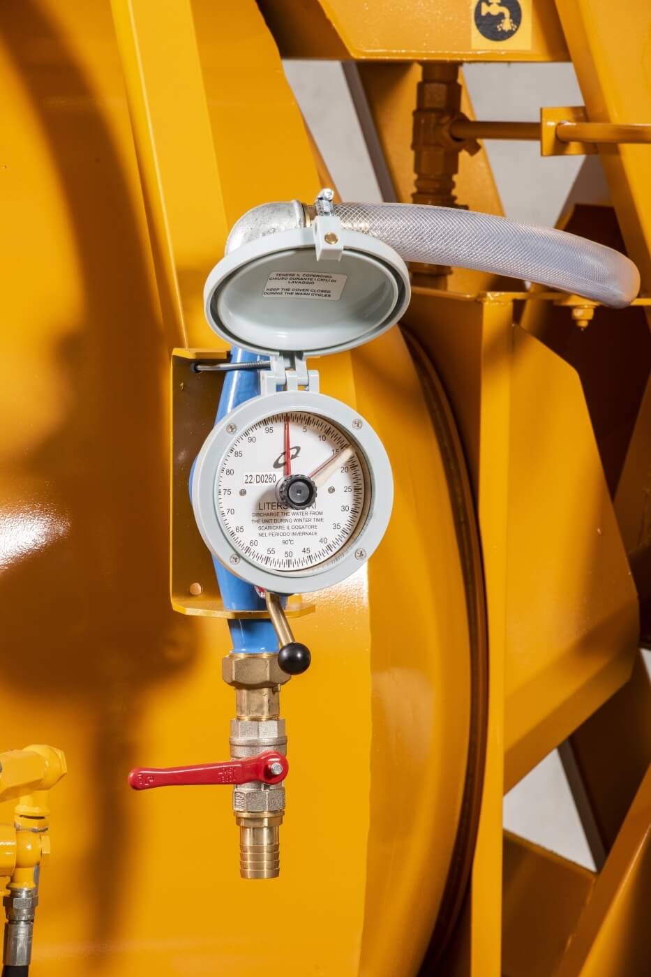The liter counter measures the quantity of water inserted in the mixture(optional) Model Hopper S 1000