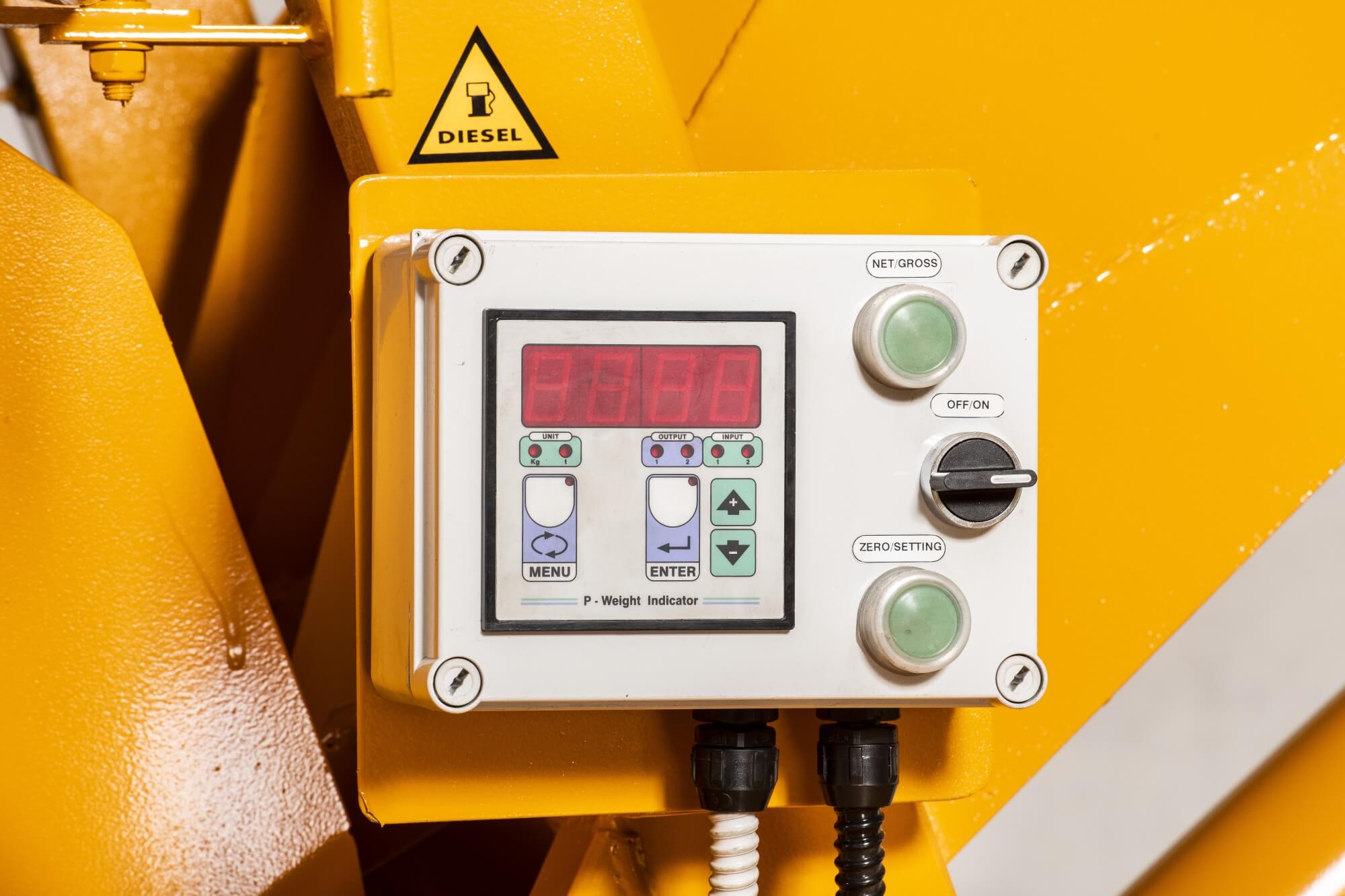 The weighing system measures the quantity of the material loaded in the bucket before it gets discharged into the drum . Available in analog or digital versions. (optional, digital version shown in photo) Model Hopper S 1000