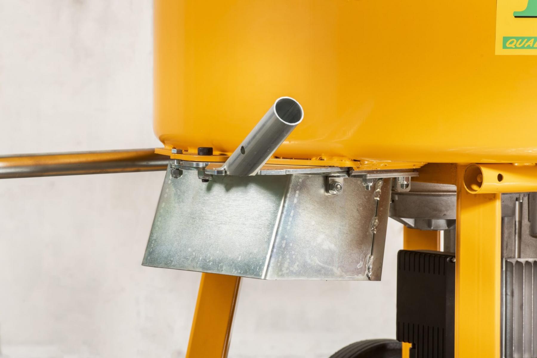 Le conduit d'évacuation est réalisé en acier, pour éviter l'usure de l'orifice lui-même et par conséquent son ouverture difficile Modèle S 130