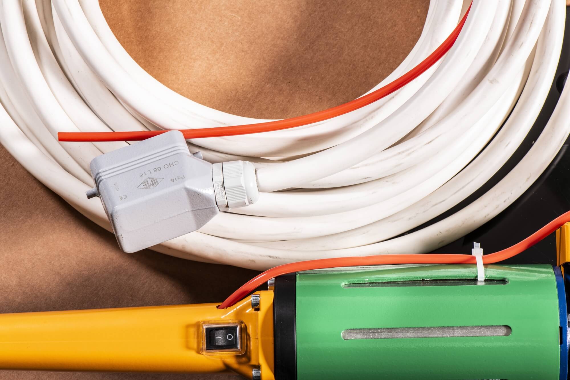 Cable made with a special anti-scratching material  Model SP 11