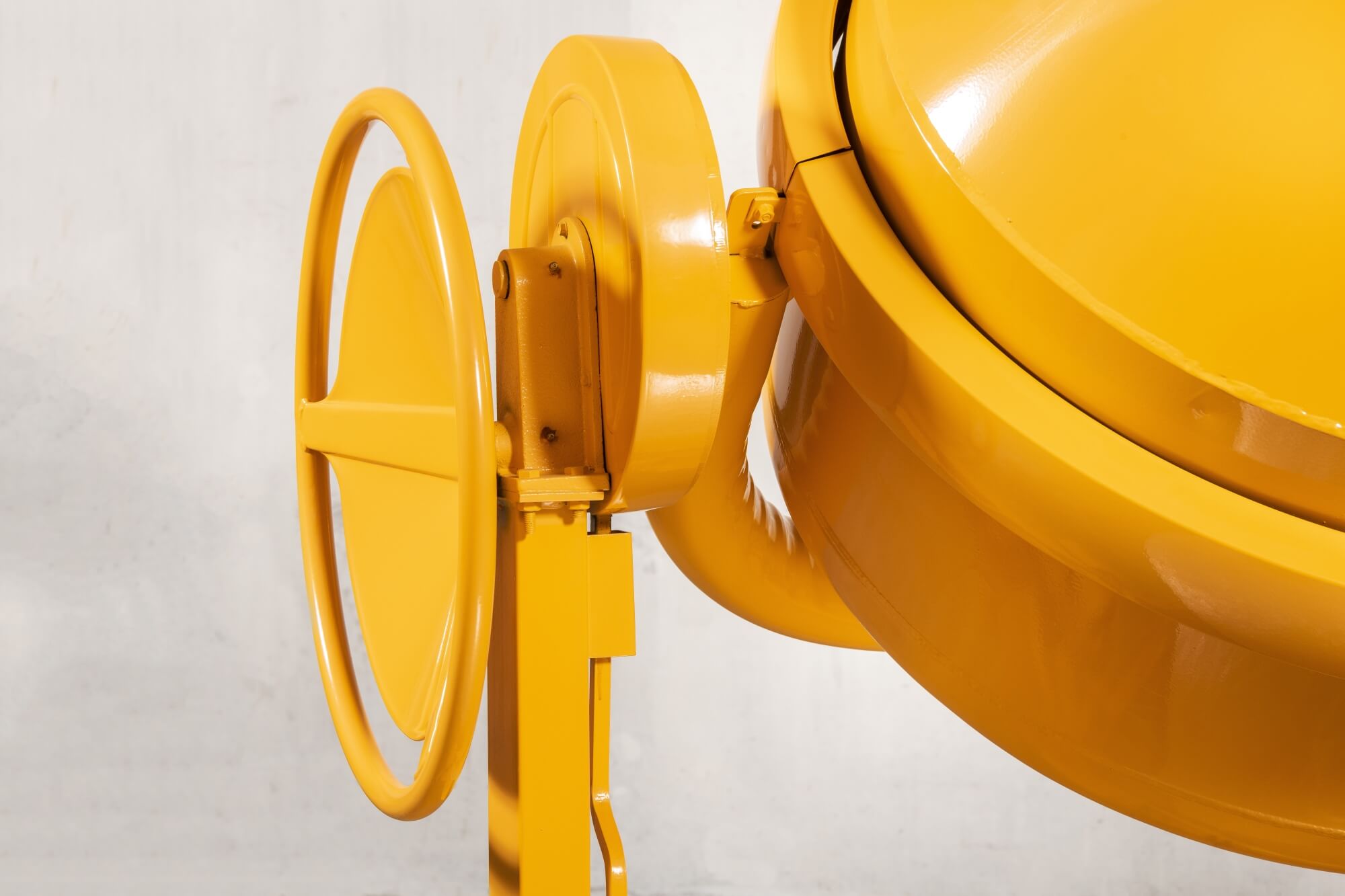 Leichtere Entleerung des Bechers durch den großen und robusten Kippkranz Modell S 500