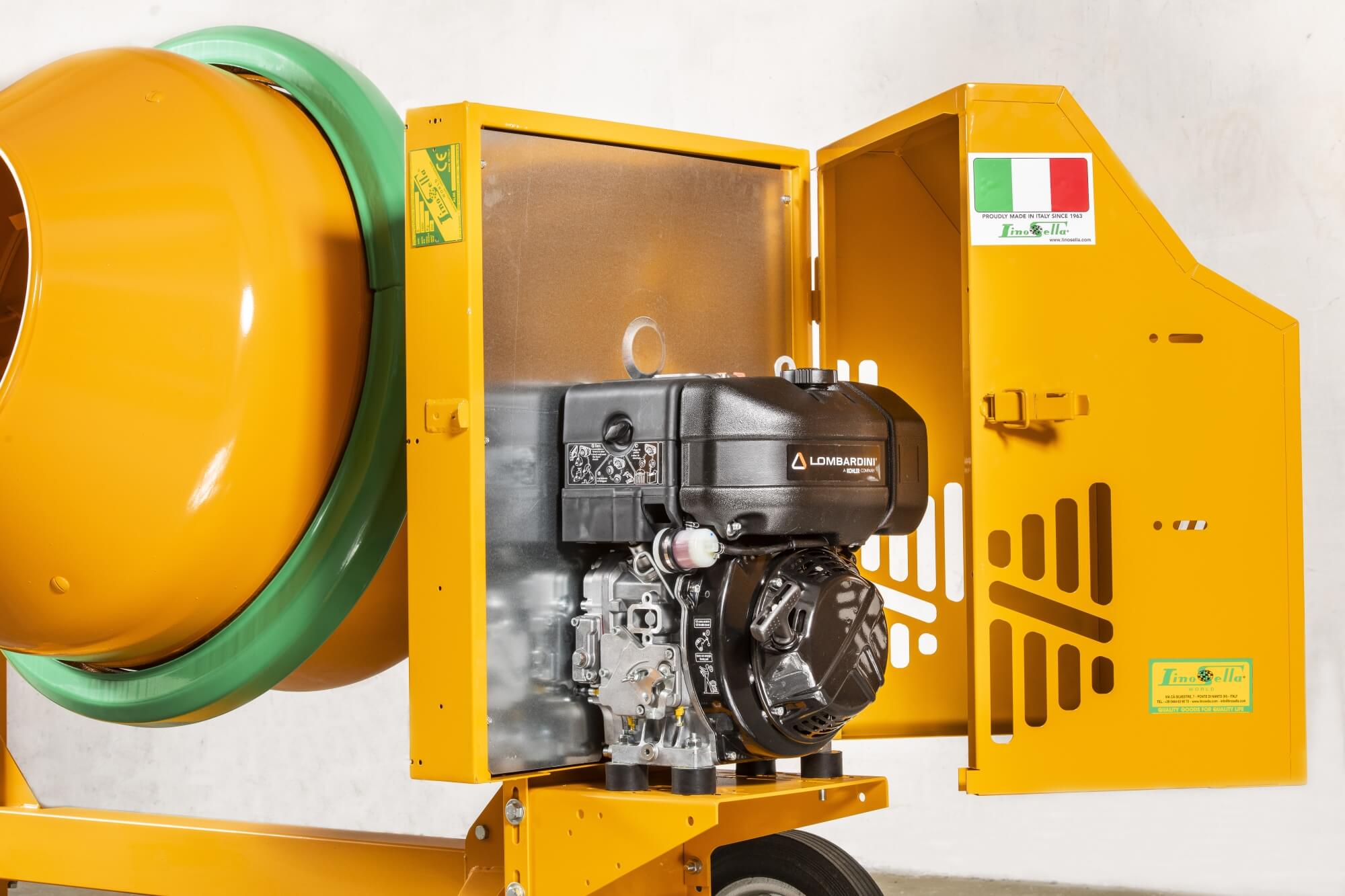 The maintenance of the diesel engine is made easier on this machine through the specific features of the cabin, which does not require the removal of the engine Model S 360 Type S 14 I