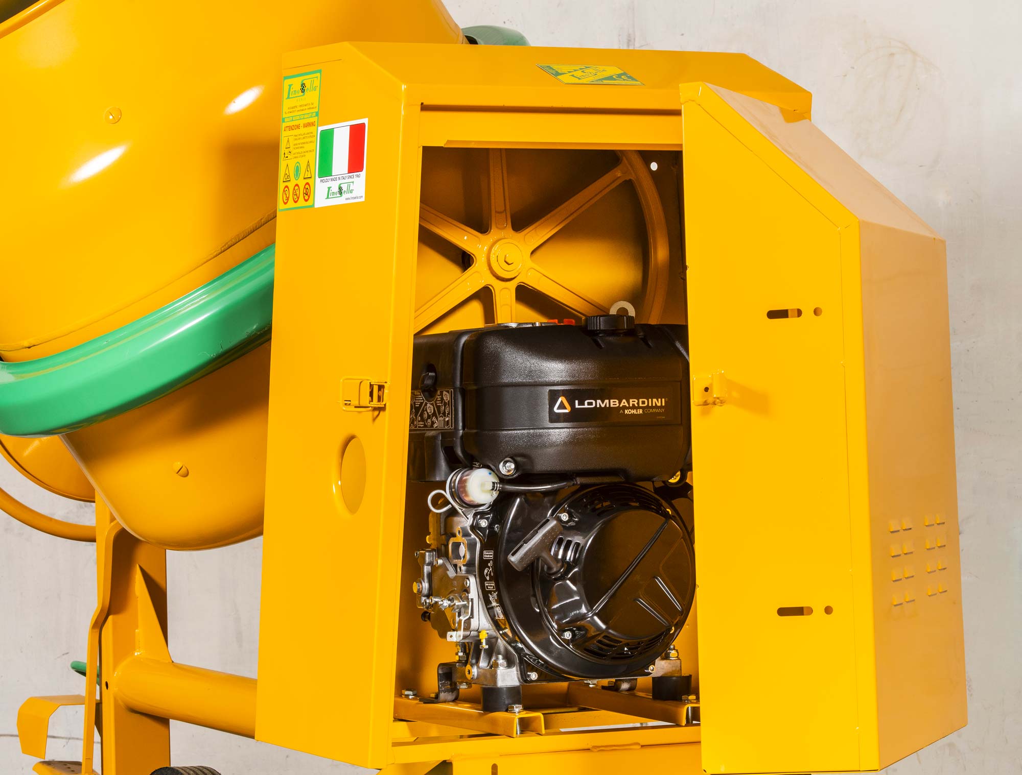 Der Mischer kann mit großen Kabine geeignet für jede Art von Diesel-, Elektro- und Benzinmotor der großen internationalen Marken geliefert werden Modell S 360 Art S 75 E