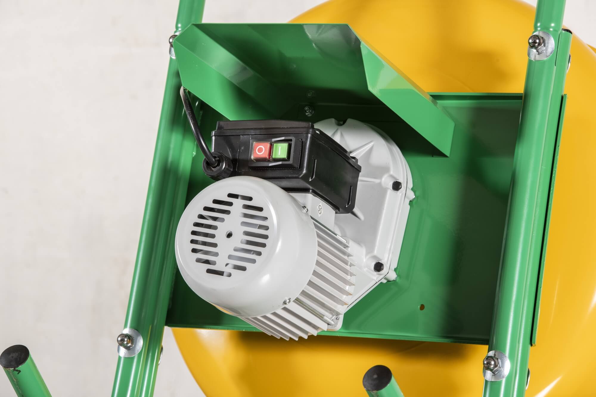 The machine is equipped with a motor reducer with solid mechanisms: this grants the long life of the mechanical components and reduces the need of maintenance Model Senior